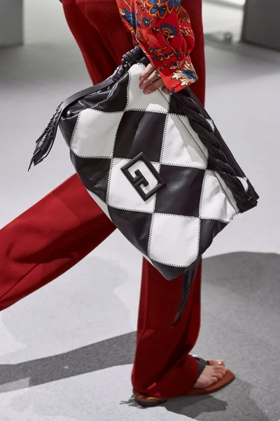 Look 29